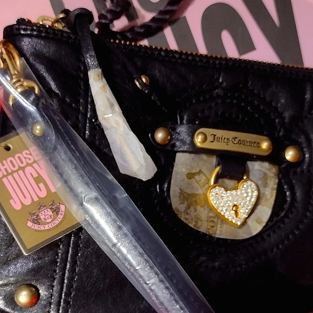 JUICY COUTURE Black Leather LG Pave Crystal Locket Wallet Wristlet NWT - Picture 1 of 10